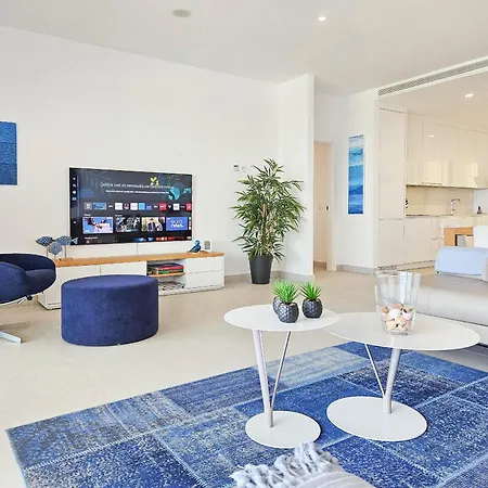 Modern 2 Bed Ground Floor Cortesin アパート カサーレス