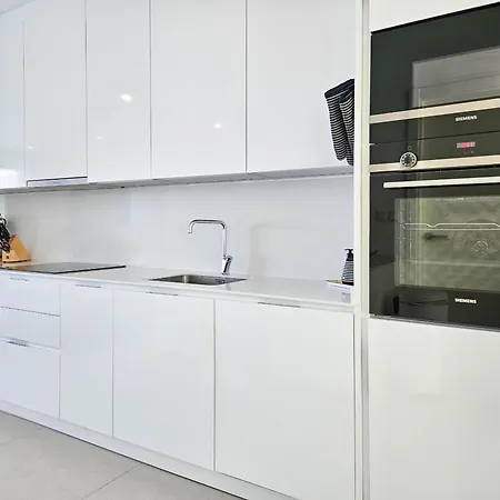 アパート Modern 2 Bed Ground Floor Cortesin カサーレス
