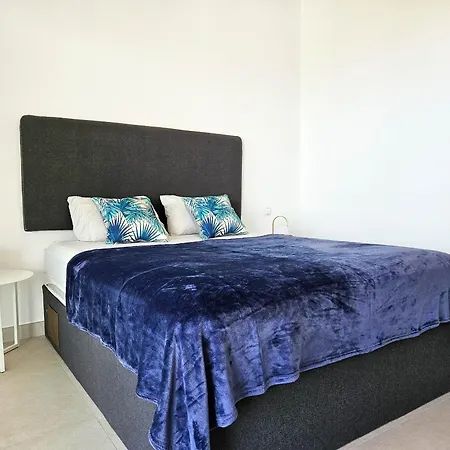 Modern 2 Bed Ground Floor Cortesin カサーレス