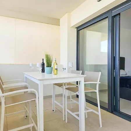 Modern 2 Bed Ground Floor Cortesin