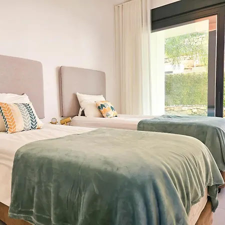 Modern 2 Bed Ground Floor Cortesin アパート カサーレス