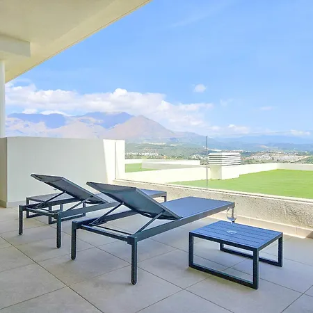 Modern 2 Bed Ground Floor Cortesin アパート